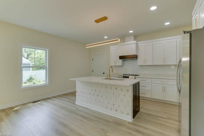 Building Photo - 1326 24th St