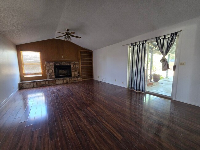 Building Photo - 905 Cimarron Ct