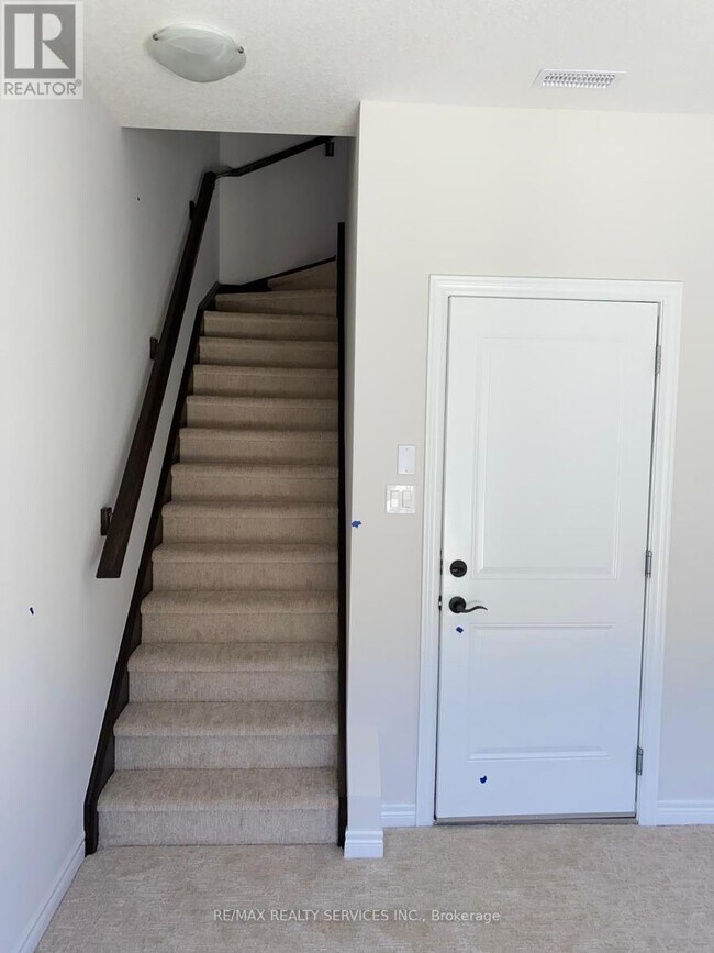 Photo du bâtiment - 6 Marr Ln.