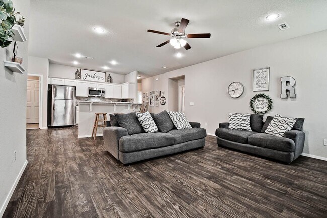 Foto del edificio - Beautiful + Well-Maintained Home in Benton...