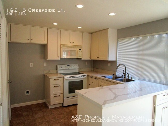 Building Photo - 19215 Creekside Ln