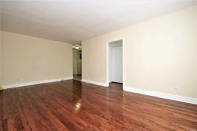 Building Photo - 67-14 108th St