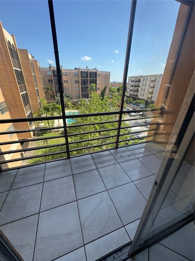 Building Photo - 4670 W 13th Ln