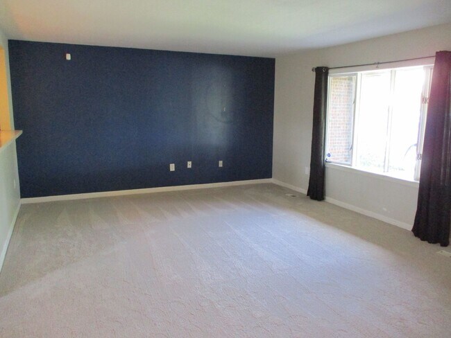 Building Photo - Fantastic Tri-Level 4 Bedroom/2.5 Bath Hom...