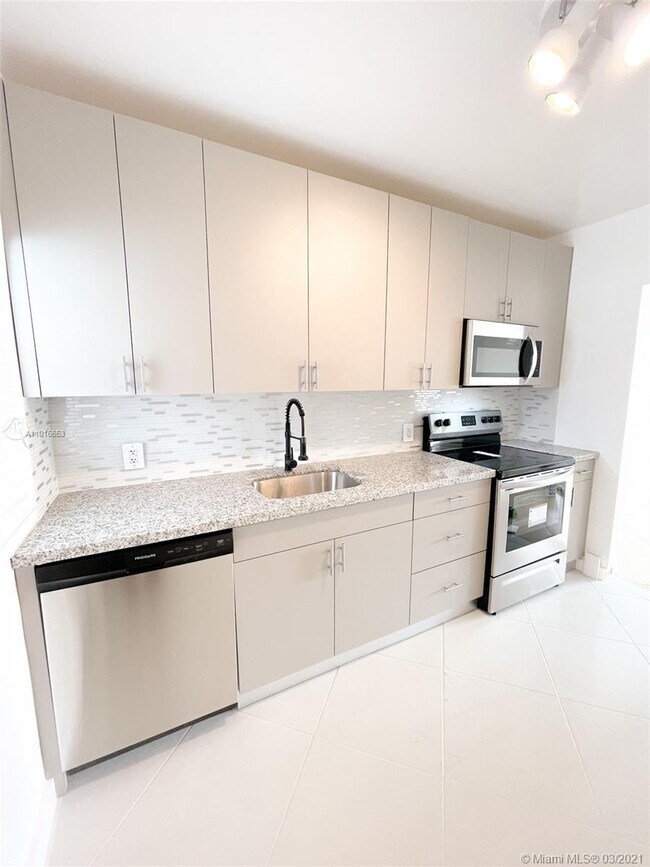 Foto del edificio - 1215 NE 109th St