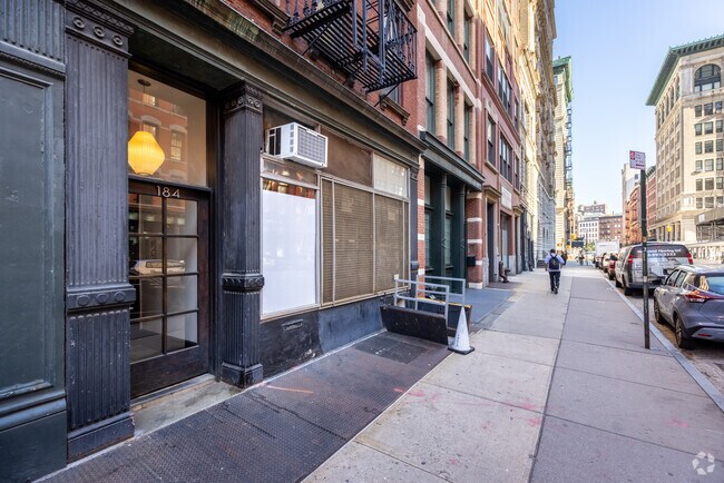 Entrance - 184 Franklin St