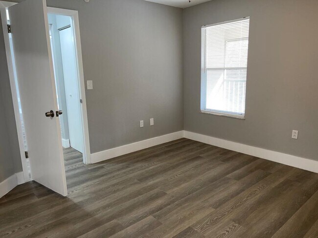 Foto del edificio - 623 Dory Ln
