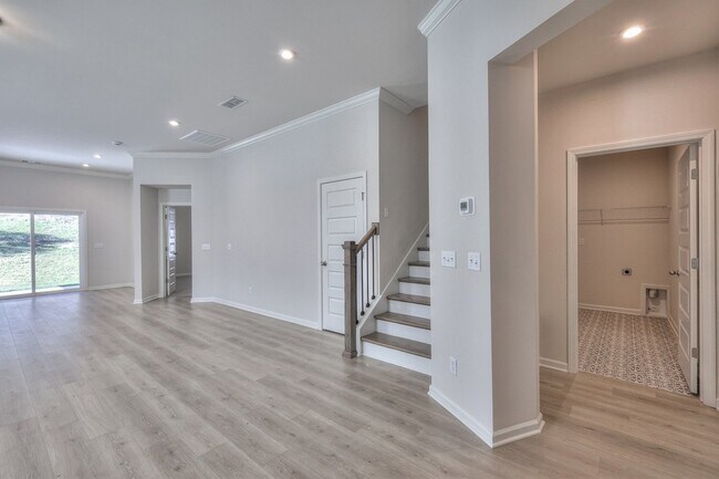 Foto del edificio - 1401 Autumn Leaf Ln