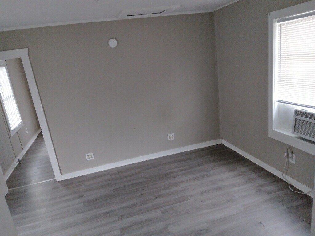 Building Photo - Cute Tiny House for Rent