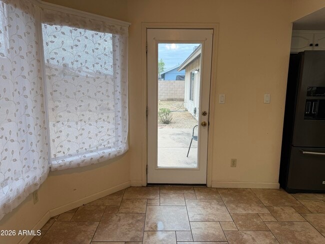 Foto del edificio - 7126 W Sunnyside Dr