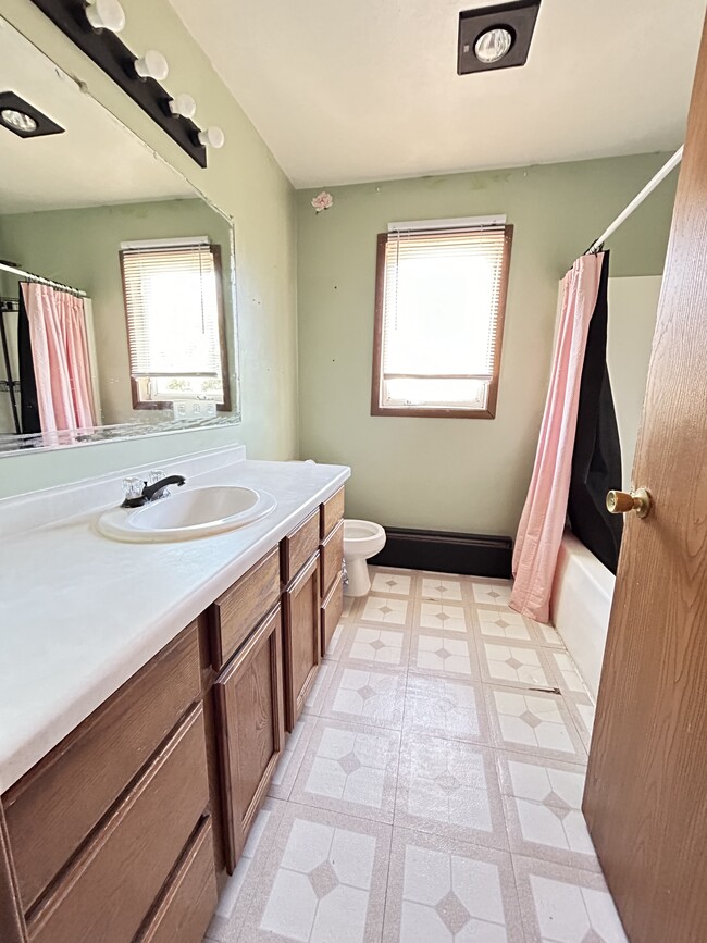 Building Photo - 409 Plainfield Rd