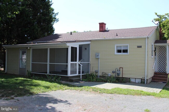 Building Photo - 420 N Washington St