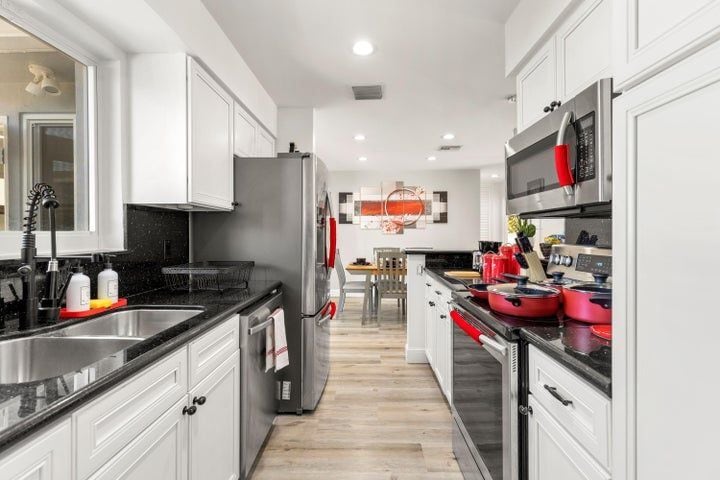 Primary Photo - 921 SE 13th Ct