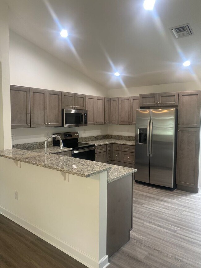 Building Photo - 2 bedroom, 2 bath home for rent