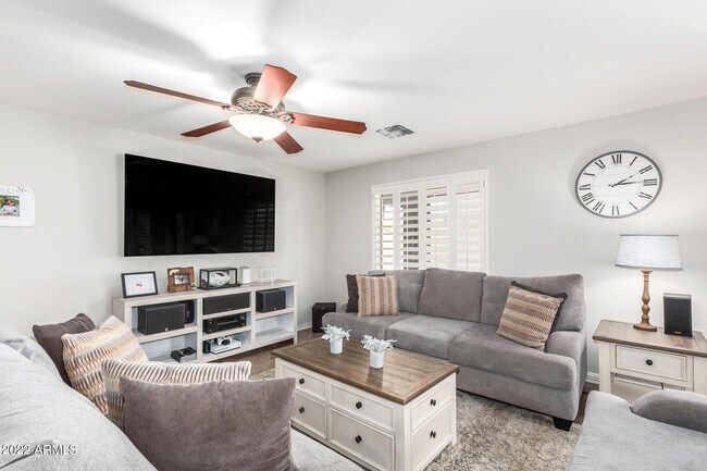 Building Photo - 6989 S Sunrise Way