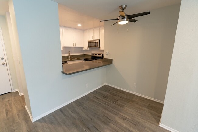Interior Photo - 2039 North Las Palmas Ave