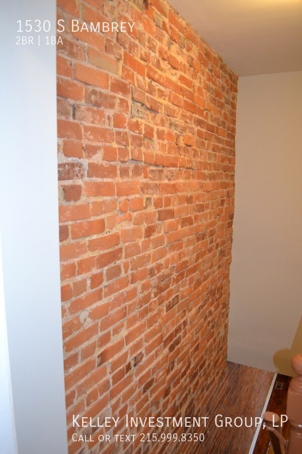 Building Photo - 1530 S Bambrey St