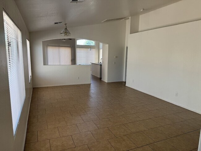 Building Photo - Laveen 3 bedroom