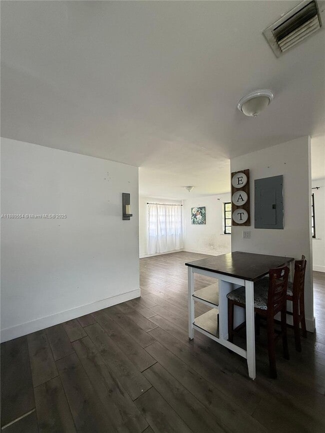 Foto del edificio - 500 NE 136th St