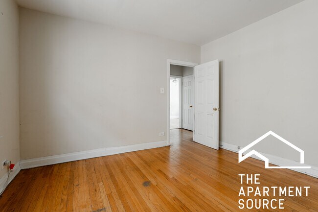 Foto del edificio - 4409 N Kenneth Ave