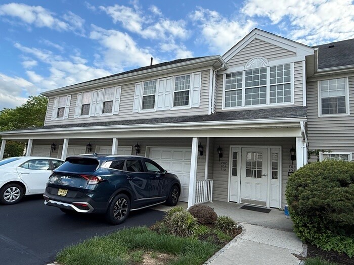 Primary Photo - 709 Eagles Chase Dr