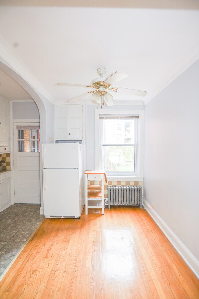Building Photo - 4626 N Wolcott Ave