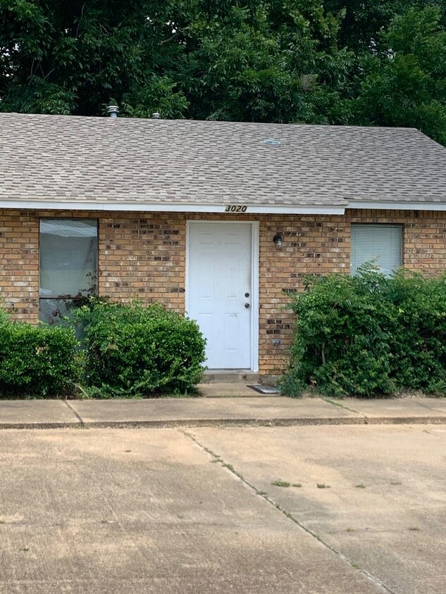 Primary Photo - 3020 Paul Ave