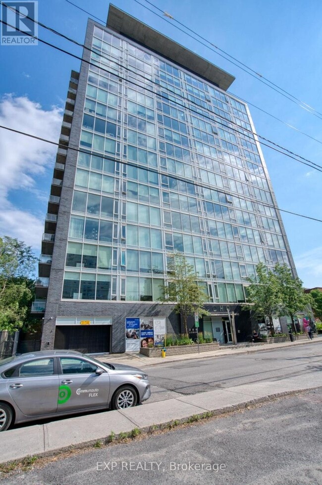 Building Photo - 300 Lisgar St