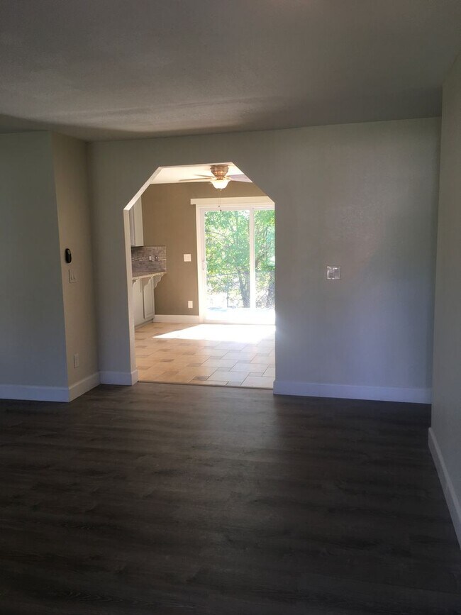 Foto del edificio - 2325 Candlewood Dr