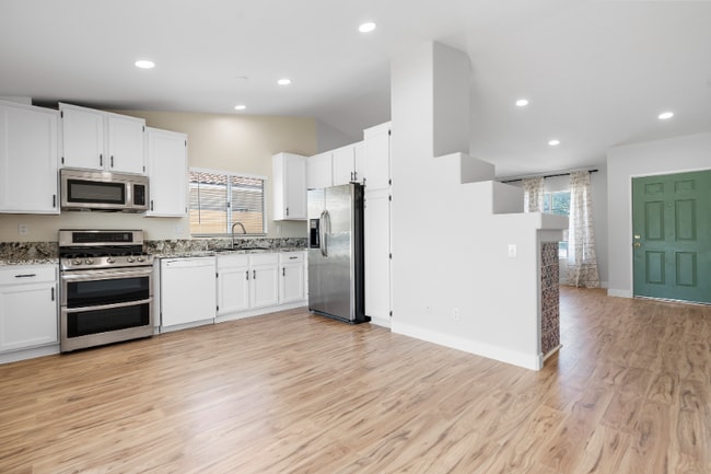 Building Photo - 44884 Marge Pl