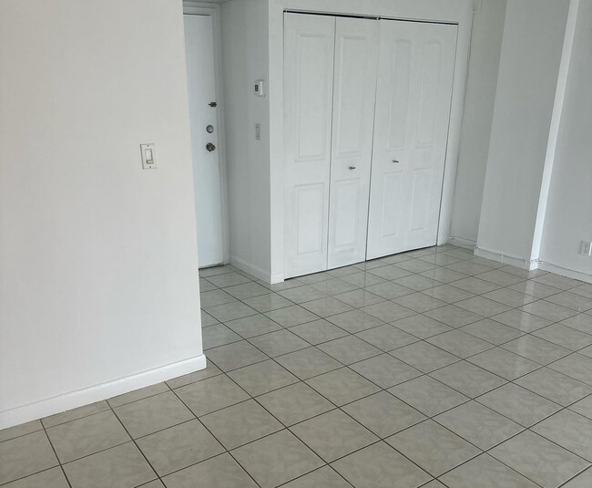Foto del edificio - 17001 N Bay Rd