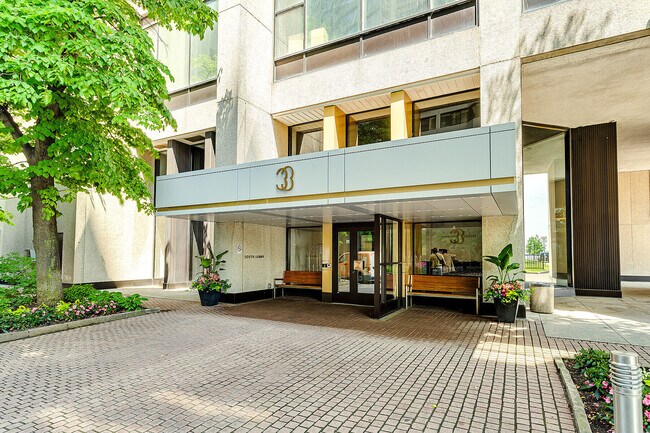 Building Photo - 33 Harbour Square