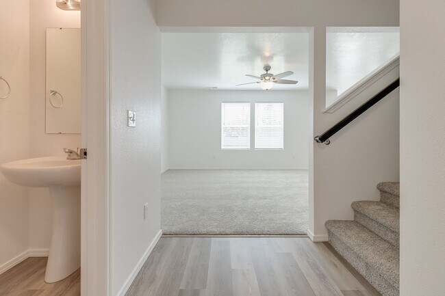 Foto del edificio - Beautiful 3 Bedroom Townhome for Lease!