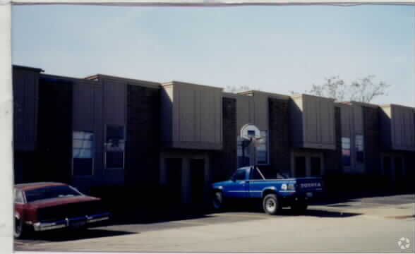 Primary Photo - 2901 Sweeney Lane Apartments