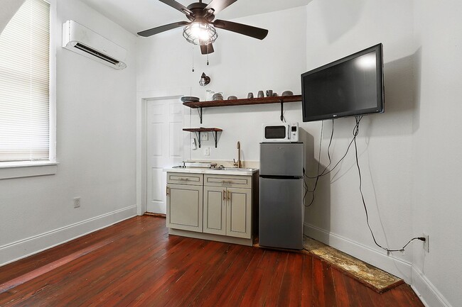 Building Photo - 2120-2122 New Orleans St.