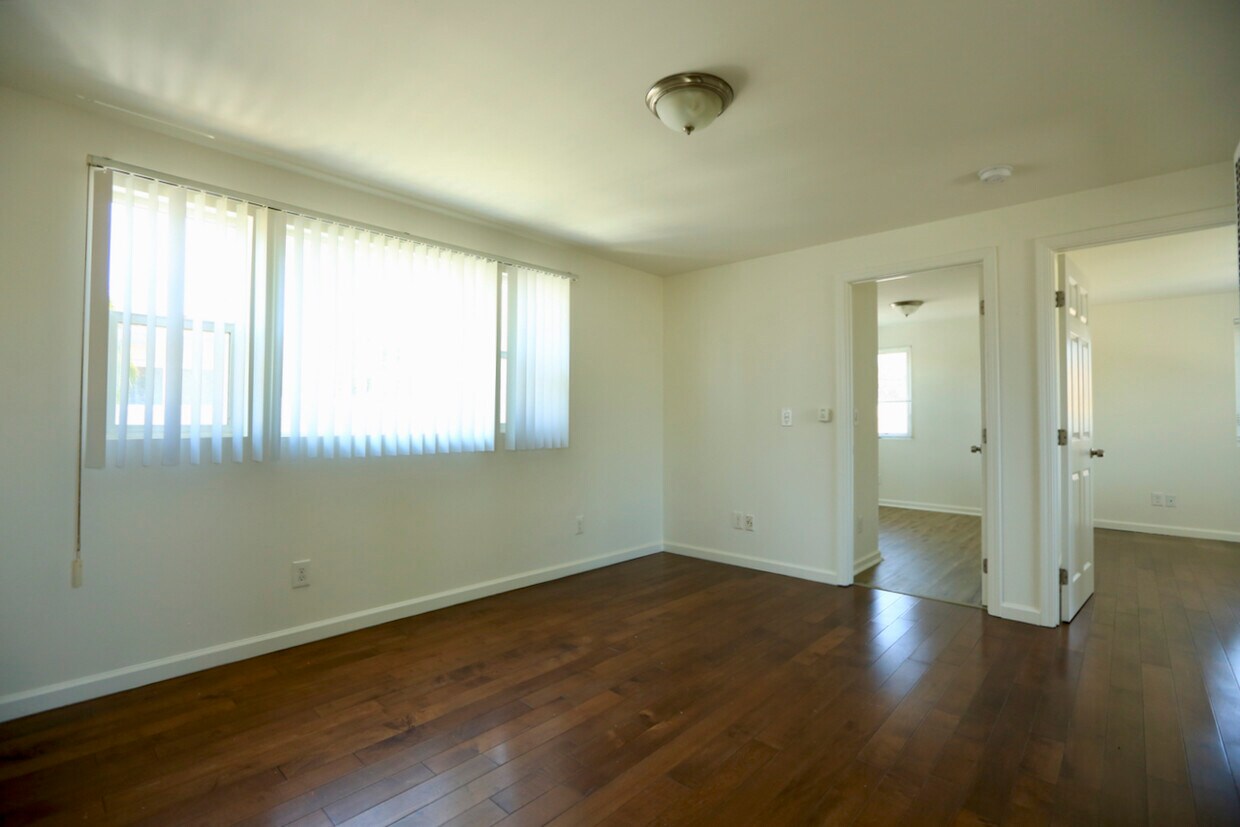 2610 S Ridgeley Dr Unit 2610, Los Angeles, CA 90016 Apartments in Los