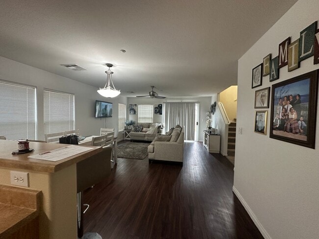 Foto del edificio - 3-bedroom, 2.5-bathroom home in Henderson