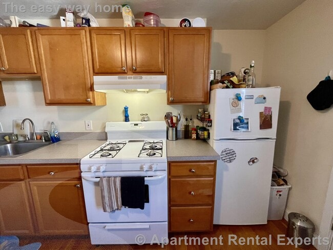 Building Photo - 385 Columbia St