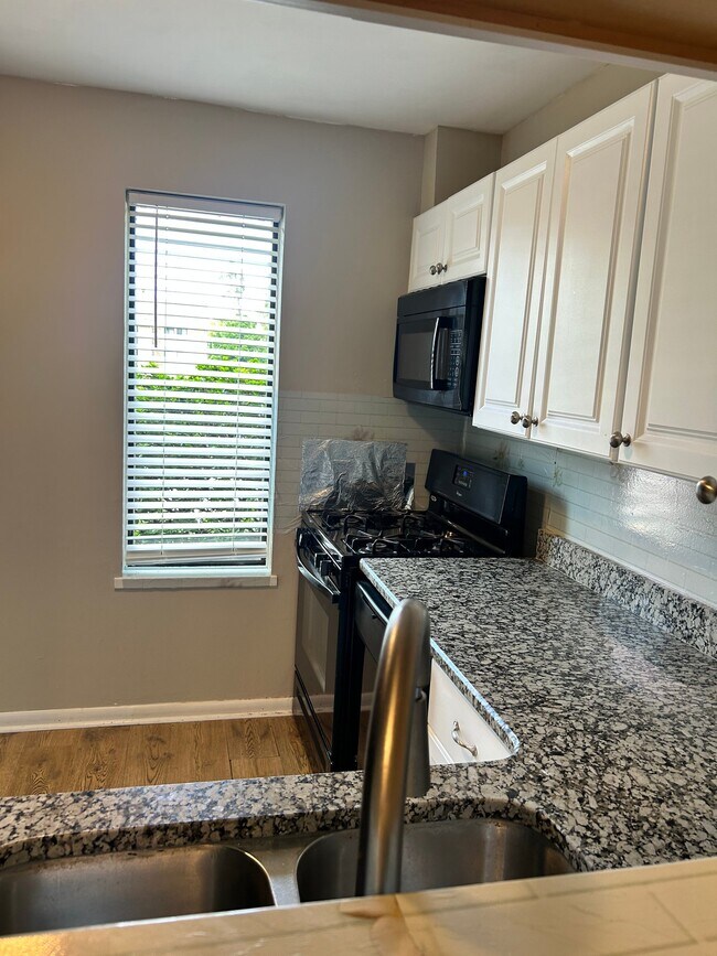 Foto del edificio - 5488 Cedar Ln
