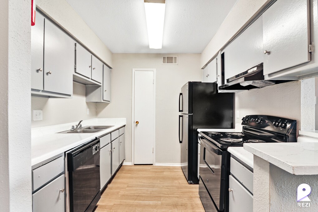 11810 Algonquin Dr Unit 414, Houston, TX 77089 Room for Rent in