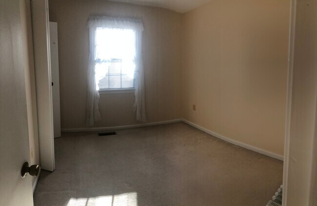 Building Photo - 8116 Sleepy View Ln