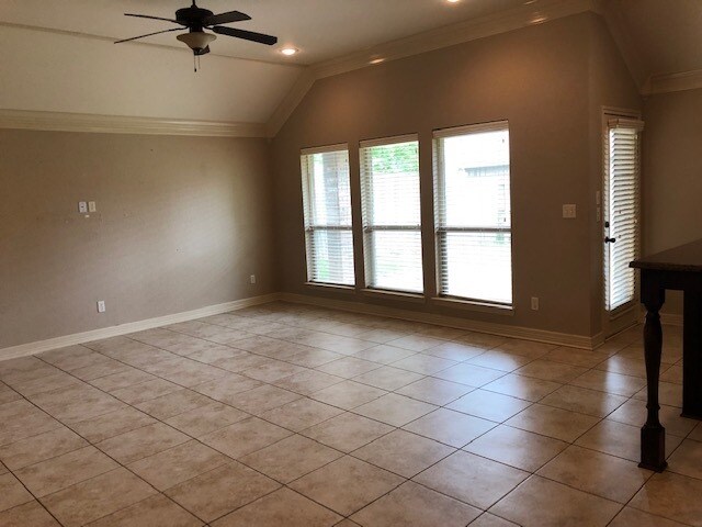 Building Photo - 1599 Skidmore Ln