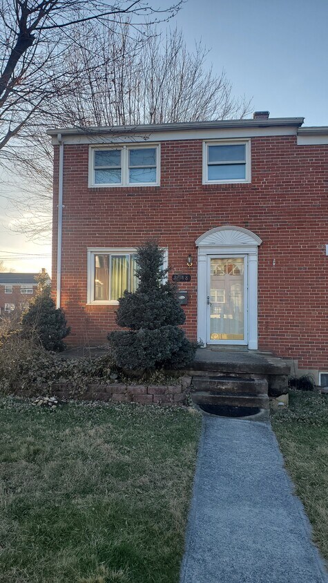 Primary Photo - 8548 Harris Ave