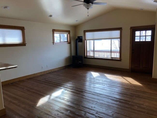 Building Photo - Beautiful Valley West Home