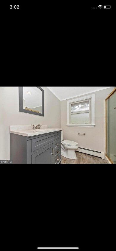 Shared bathroom - 7310 Parkview Dr