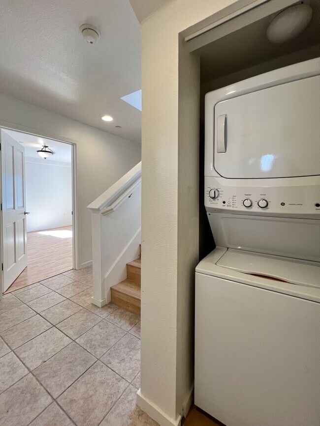 Foto del edificio - Napa Condo with Double Garage & Private Patios