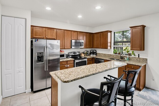 Foto del edificio - 8455 Lakeview Trail