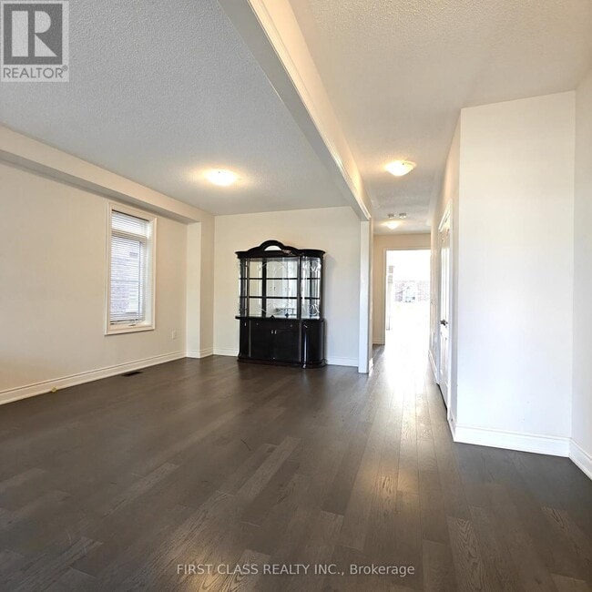 Building Photo - 1538 Devine Pt