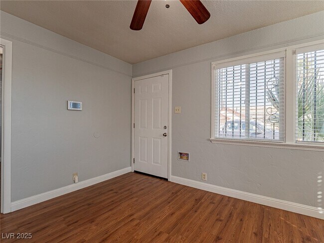 Foto del edificio - 329 N 8th St