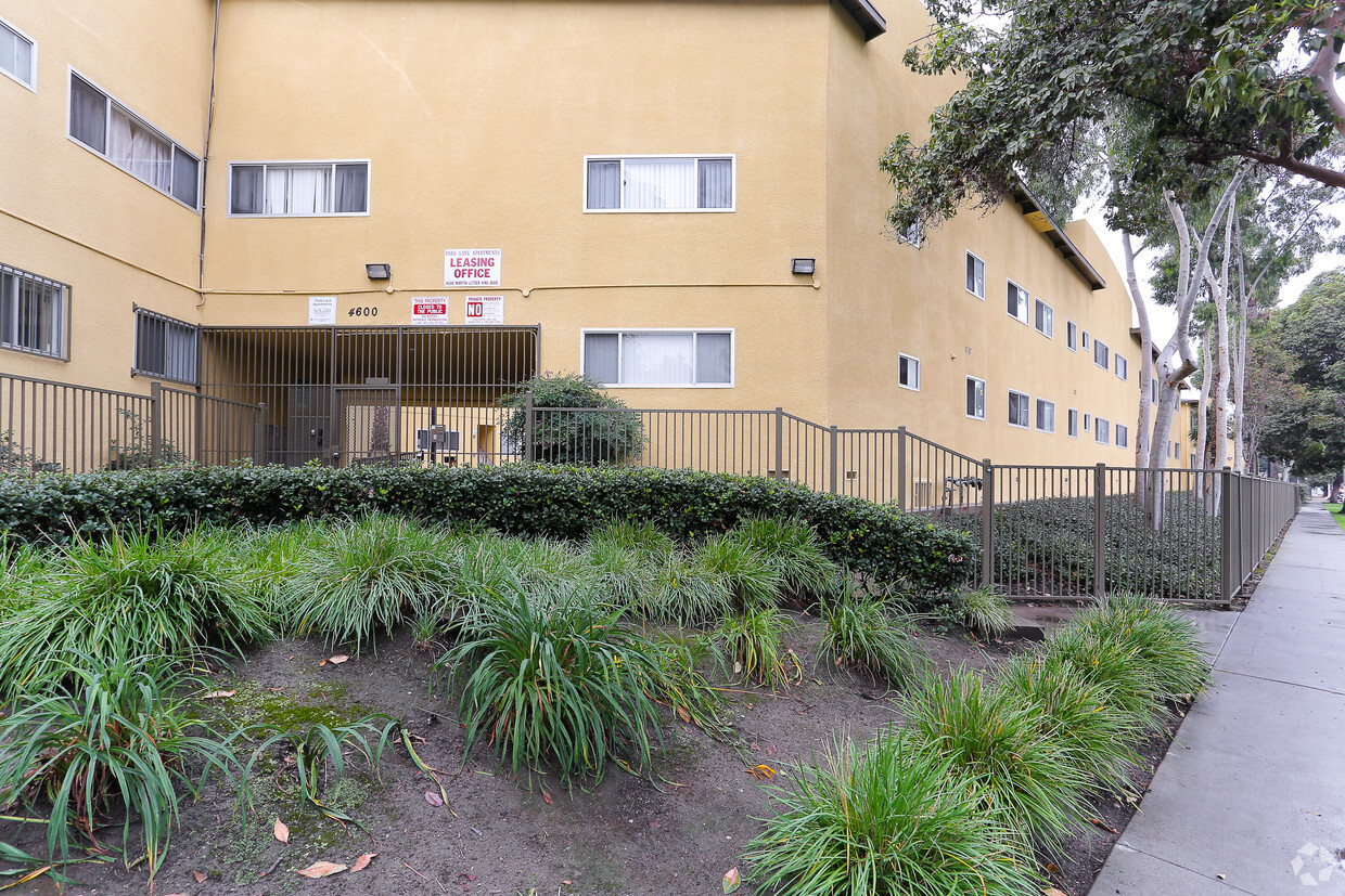 Building Photo - Park Lane Apartments